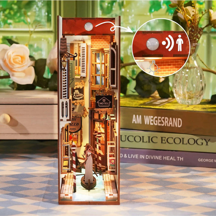 Travel in Venice Book Nook by Tonecheer